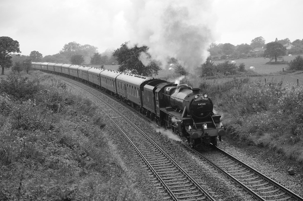 44932 Hoghton Bank 3.9.11 44932 at full thrash as it ascen… Flickr