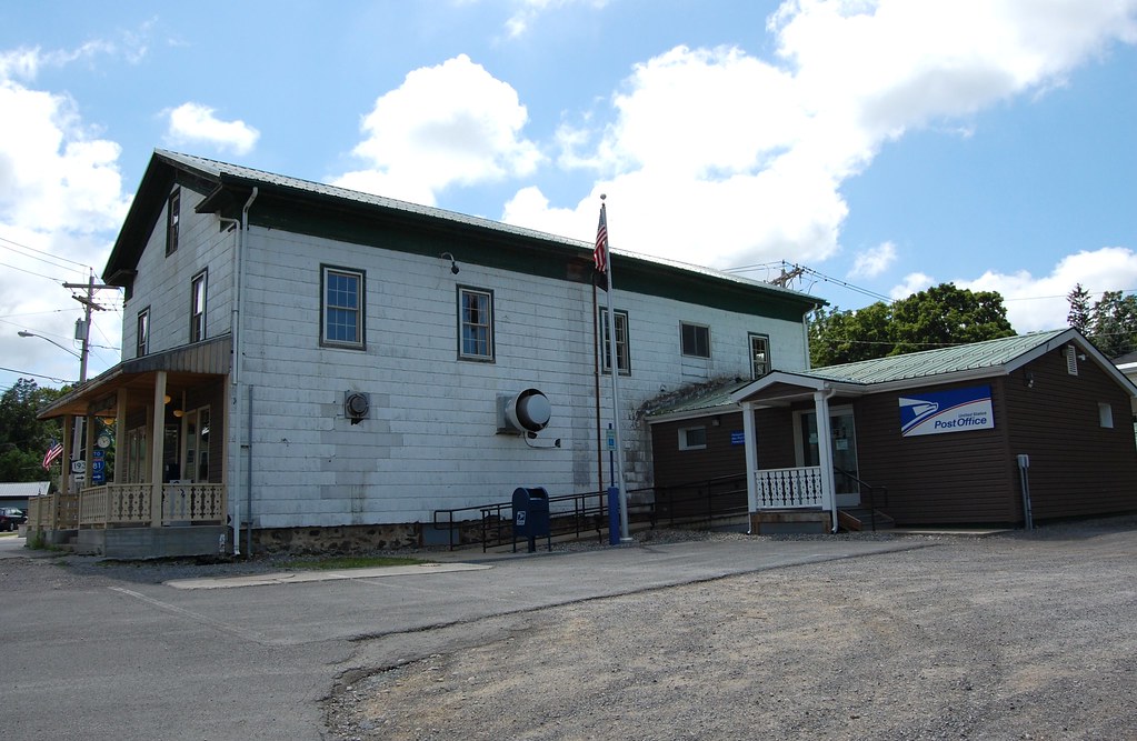 Pierrepont Manor, NY A side view of the Manor Store & Dine… Flickr