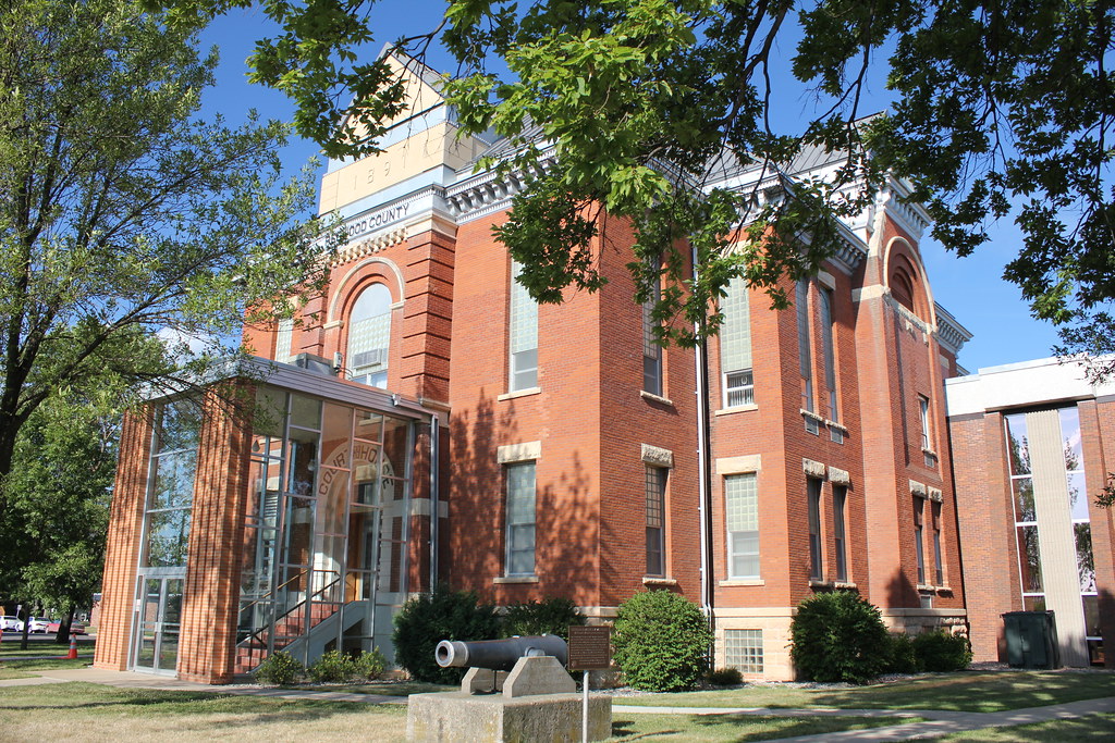 Redwood County Courthouse Redwood Falls, MN Tom McLaughlin Flickr