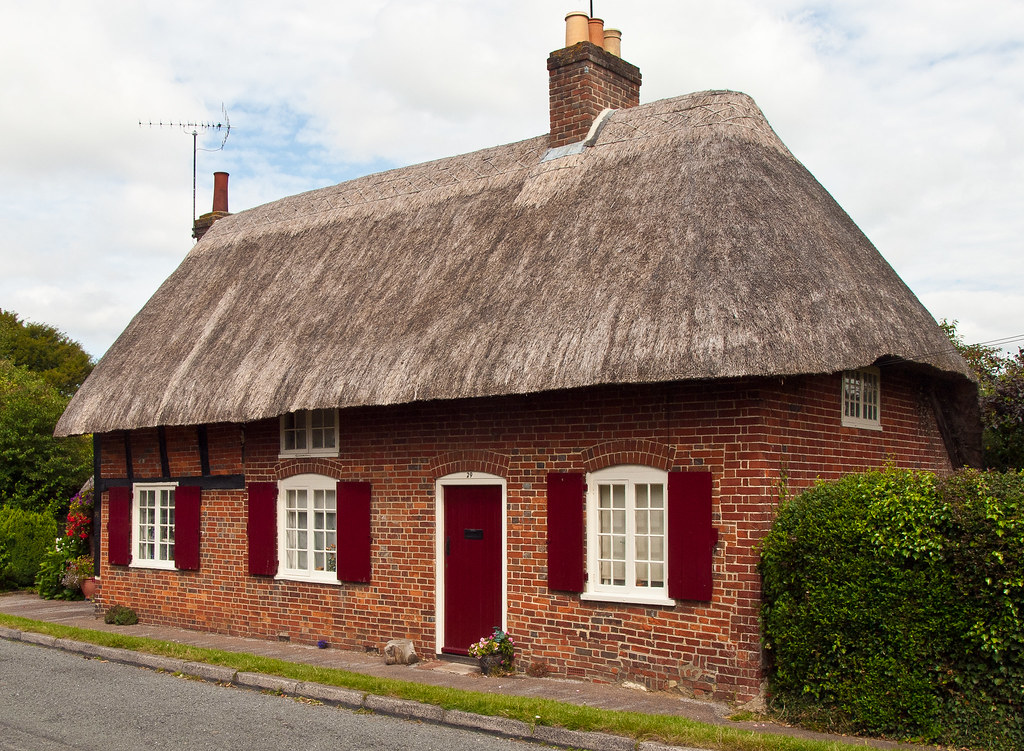 Thatched cottages in the village of Southwick in Hampshire… Flickr