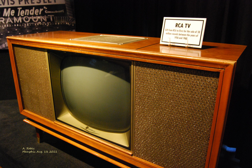RCA Television Set given to Elvis by RCA for the sale of 5… Flickr