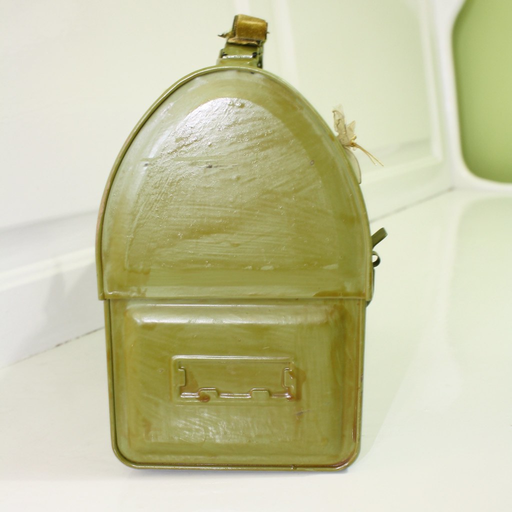 aladdin metal lunch box Vintage Aladdin Metal Dome Lunch B… Flickr