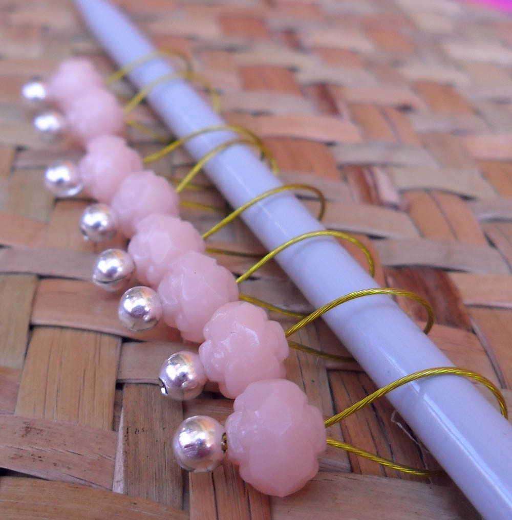 Medium Knitting Stitch Markers For needle sizes up to 4½mm… Flickr