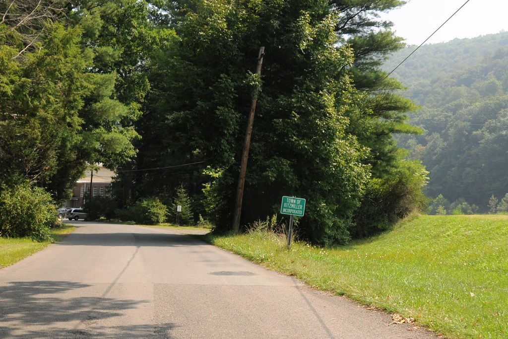 Back road into town Kitzmiller, MD William Johns Flickr