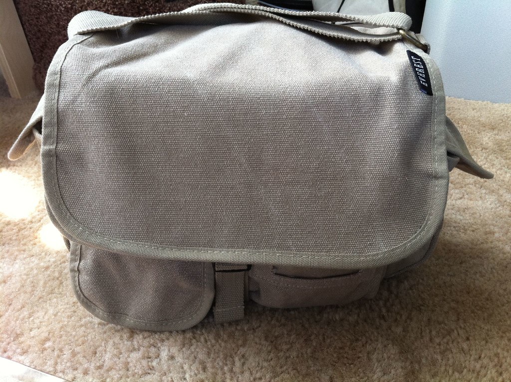 Canvas Messenger, closed Everest Canvas Messenger bag with… Flickr
