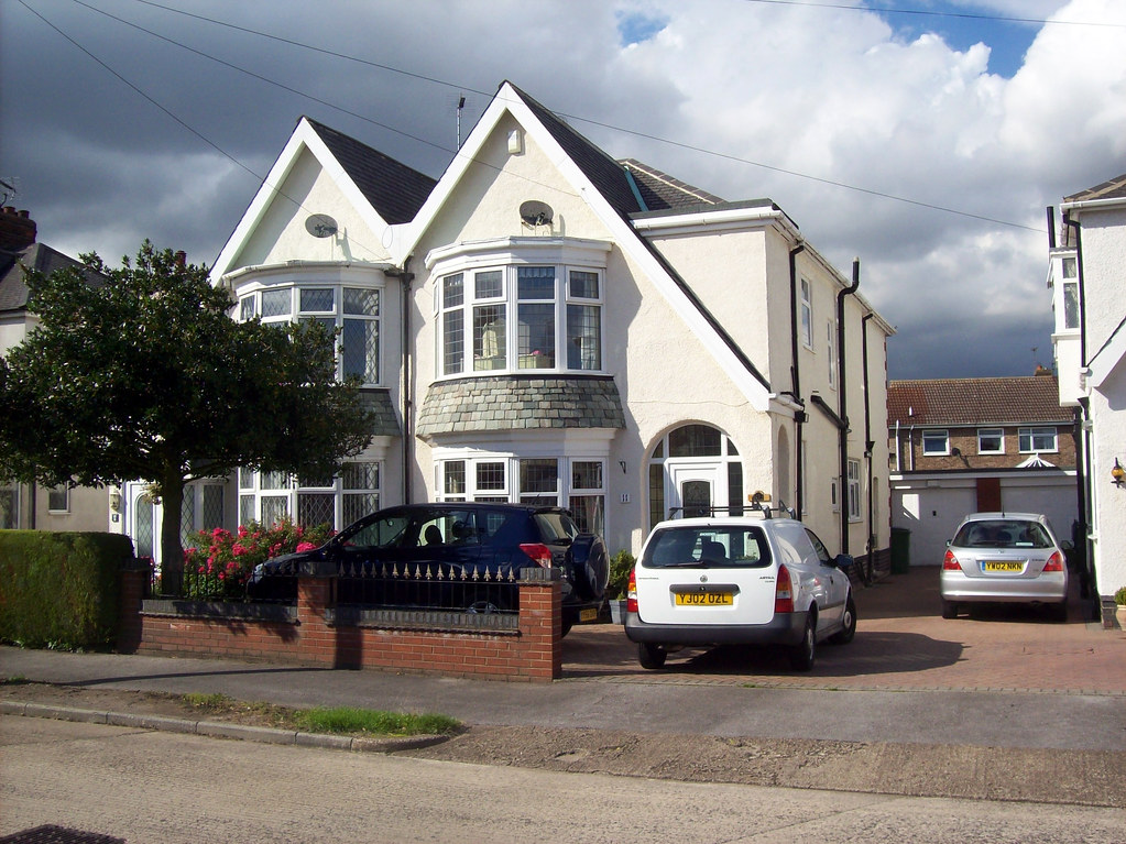 LARKIN'S DIGS IN COTTINGHAM This is 11 Outlands Road Cotti… Flickr
