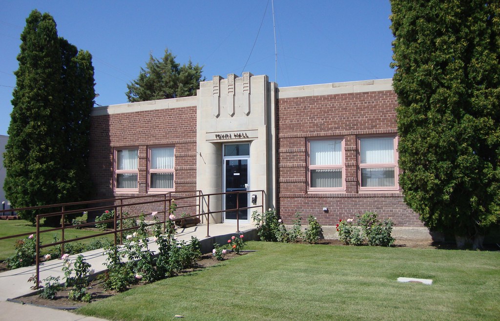 Lovell, Wyoming City Hall Lovell is located in northern Bi… Flickr