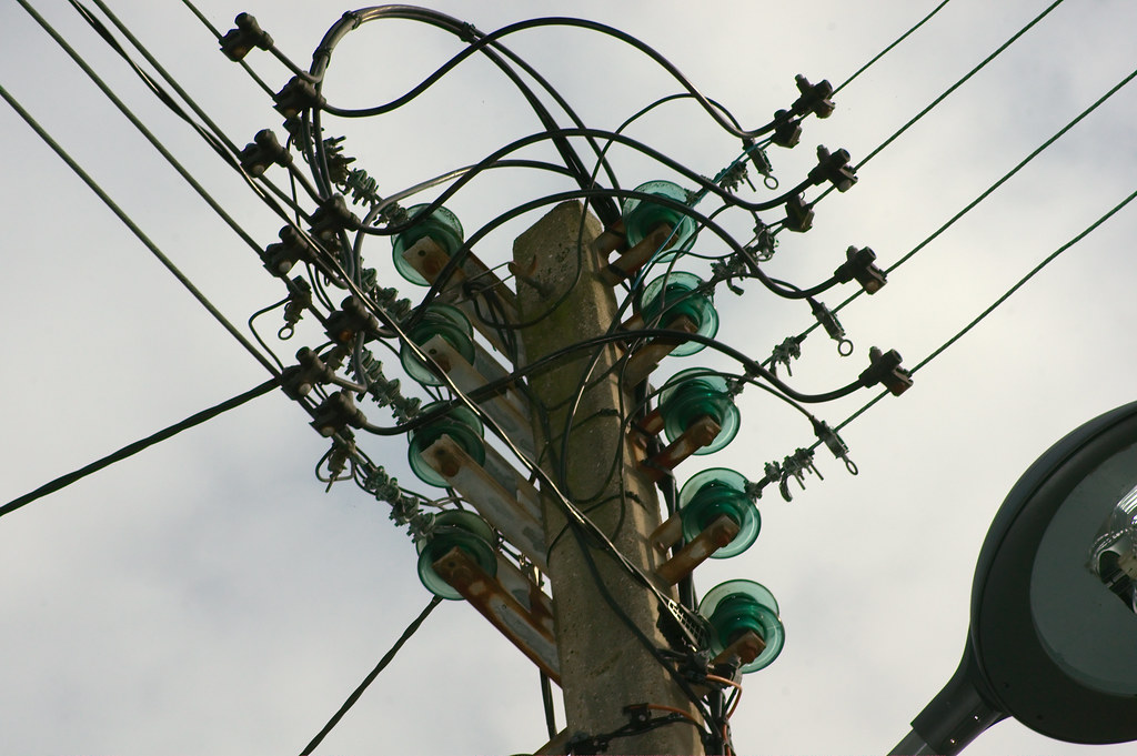 Poteau électrique Poteau électrique Frédéric BISSON Flickr
