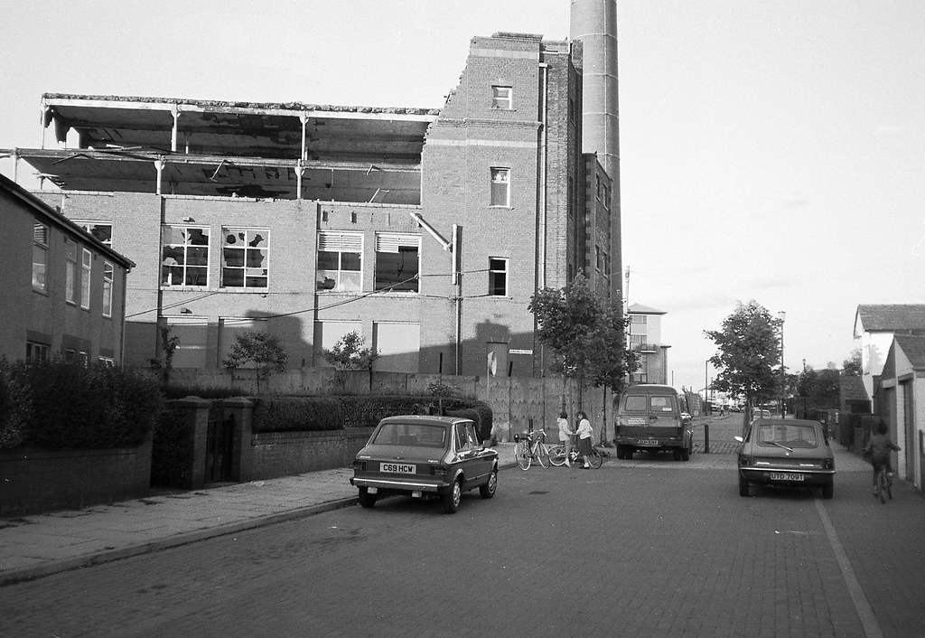 Cliff Mill 1987 Corner of Dundonald Street. photo HW © meanderman