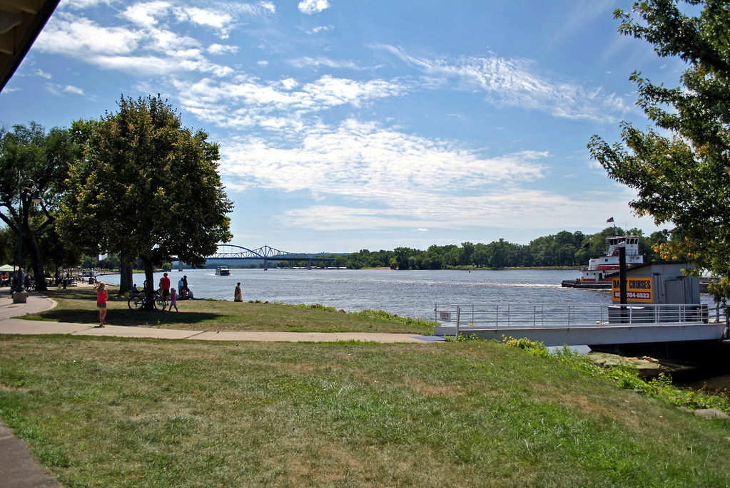 Mississippi River, La Crosse, WI Aaron Carlson Flickr