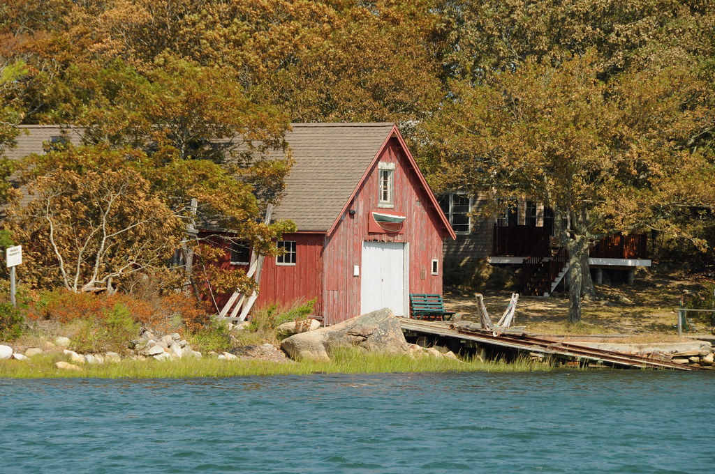 DSC_0108 marine railway and boathouse, Hadley's Harbor Putneypics