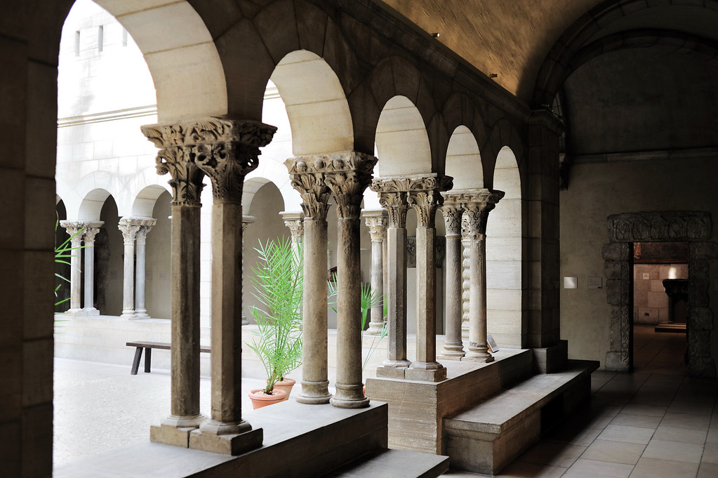 1106190082 Cloître de Saint Guilhem le Désert New York gaetanku