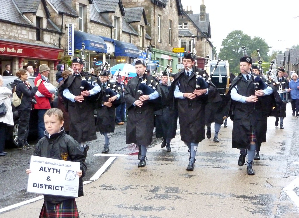 Parade of marching pipe bands Pitlochry Alyth & District… Flickr