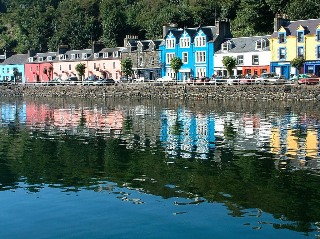 Tobermory 4 The colourful houses of Tobermory on the Isle … Flickr