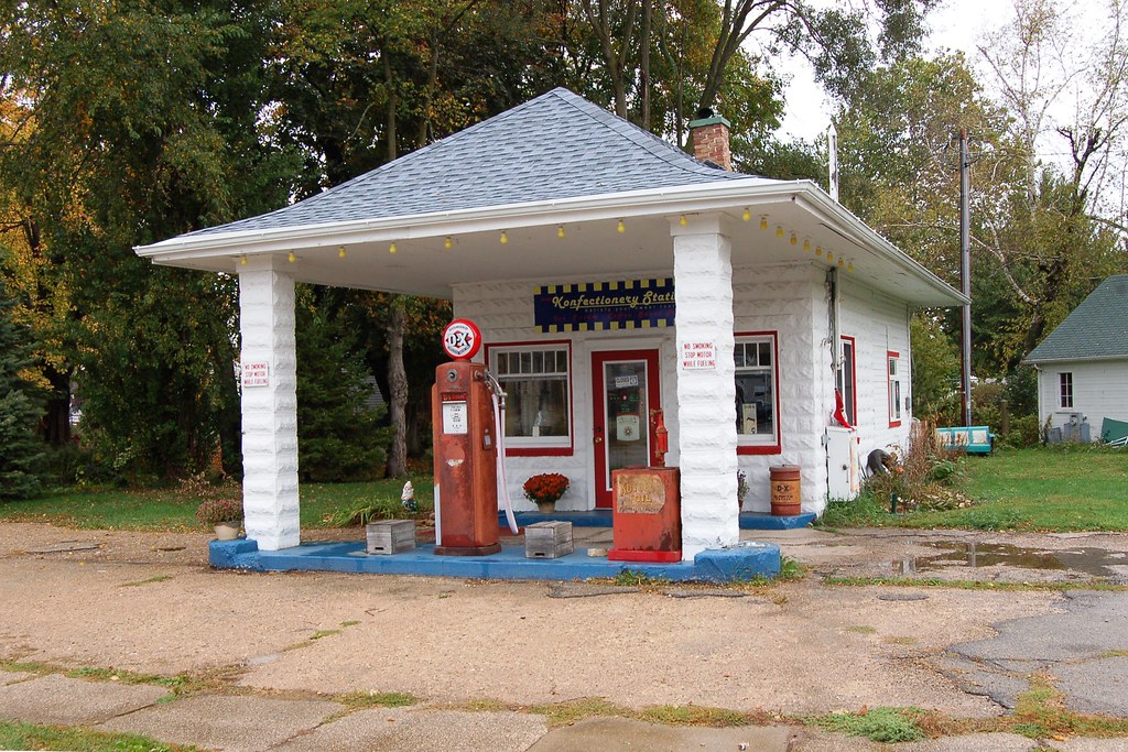 Wisconsin, Orfordville, DX (9,305) In 2011, the old gas st… Flickr
