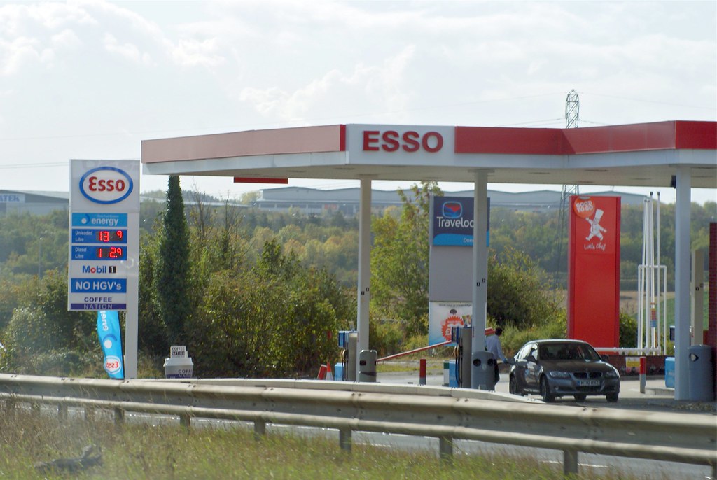 Esso, White Rose Great North Road A1 Skellow South Yorkshi… Flickr