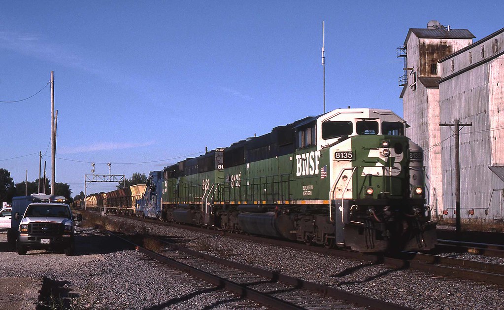 BNSF 8135 Wataga, Illinois The same ballast train in the … Flickr