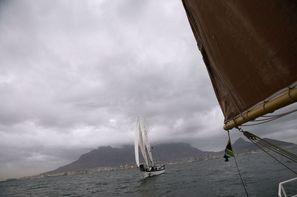 Yachts off the coast of Cape Town Yachts sailing the ocean… Flickr