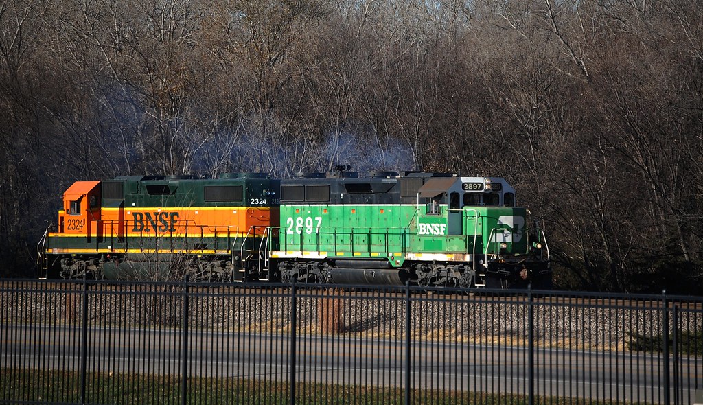 BN Crete, Nebraska Running light back to their Lincoln y… Flickr
