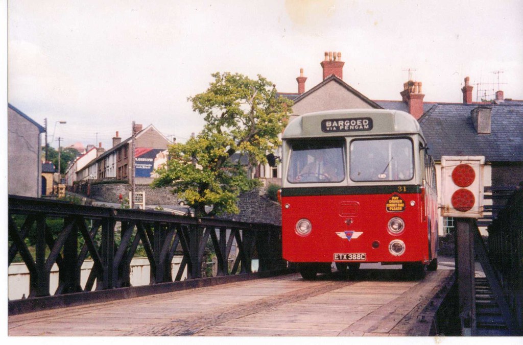 Pengam A Gelligaer bus seen on the temporary bridge at Pen… Flickr