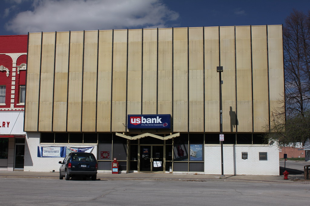U.S. Bank Red Oak, IA Complete with a blinding (when it'… Flickr