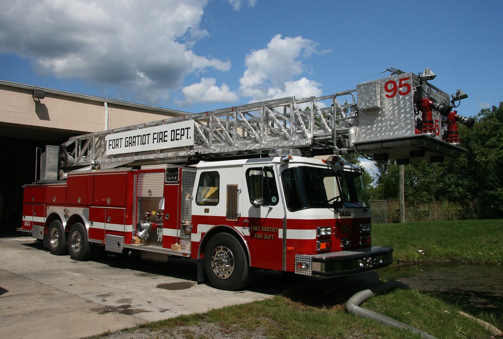 Ladder 95 Fort Gratiot Fire Dept EOne Ladder 95 of the F… Flickr