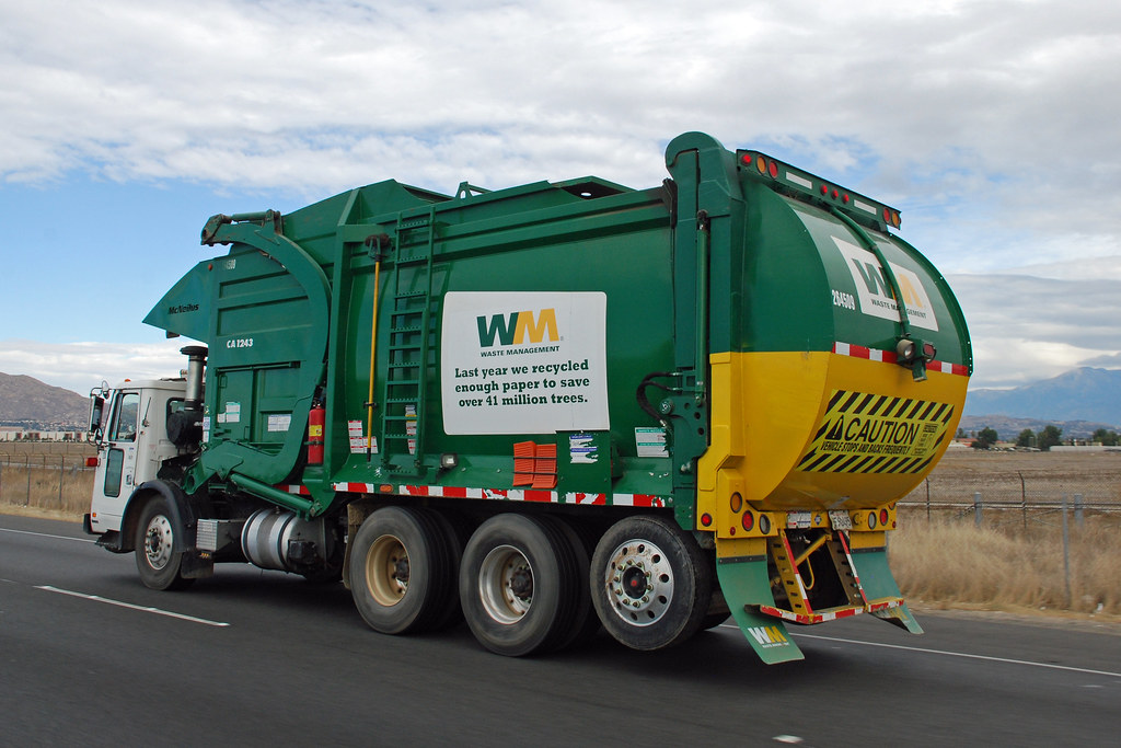 Waste Management Trash truck on Interstate 15 in Riverside… Flickr