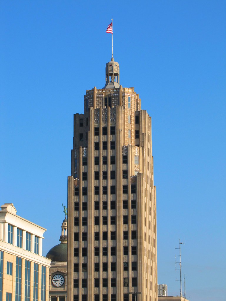 The Lincoln Tower This Fort Wayne skyscraper was built in … Flickr