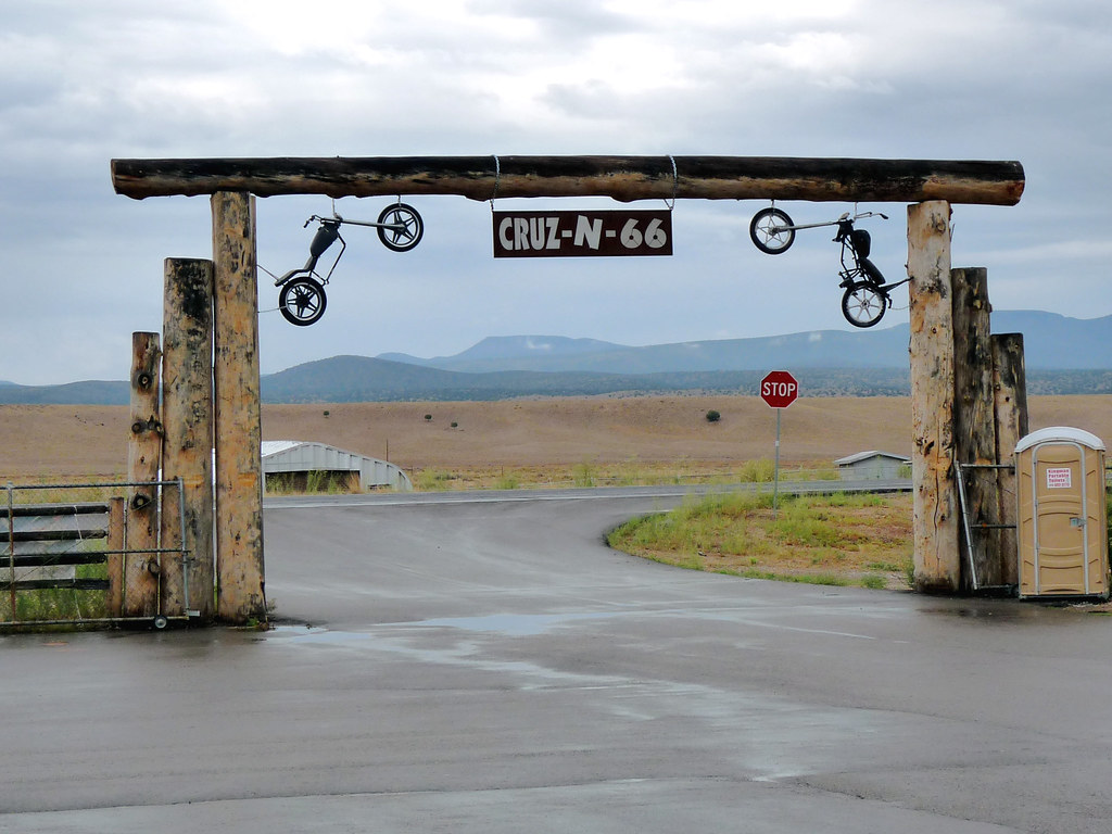 0092 Arizona, Truxton, Route 66, Gas & Grub Store Gateway Flickr