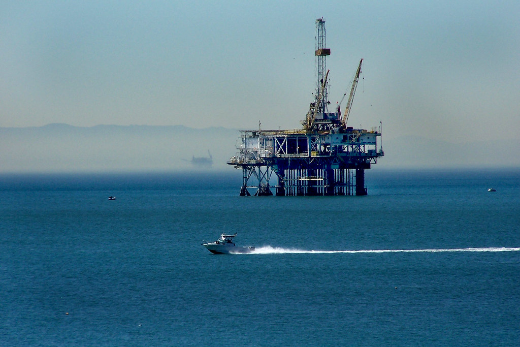 Off Shore Off shore oil rig drilling in Santa Catalina Cha… Flickr