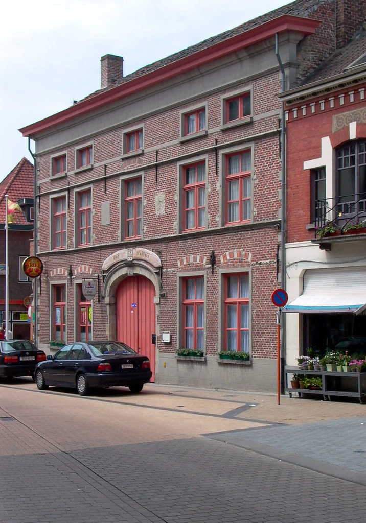 Oud Stadhuis, Maldegem Het oud stadhuis van Maldegem werd … Flickr