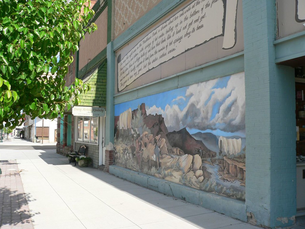 Oregon Trail Mural in Vale Oregon 3 Murals featured on bui… Flickr