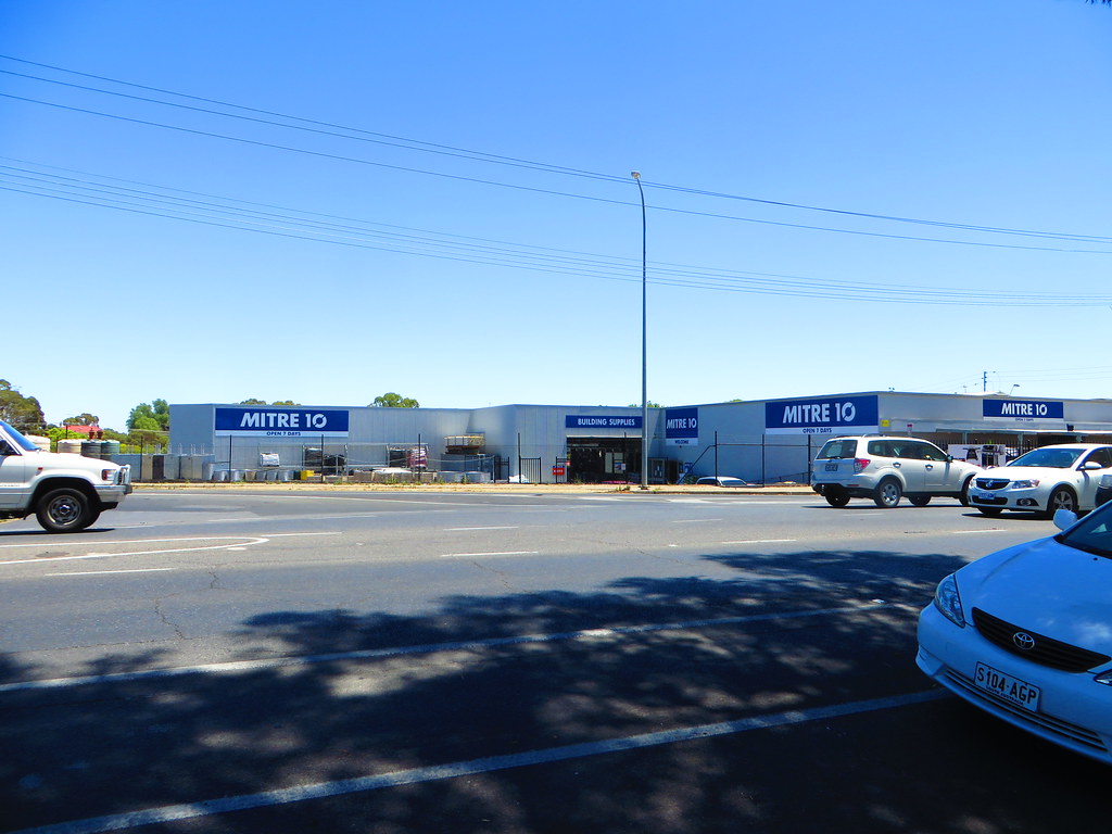 Gawler Mitre 10 In the spite of the new Bunnings nearby, t… Flickr