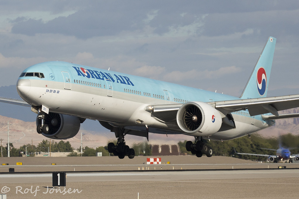 HL8210 Boeing 777300ER Korean air Las Vegas airport KLAS