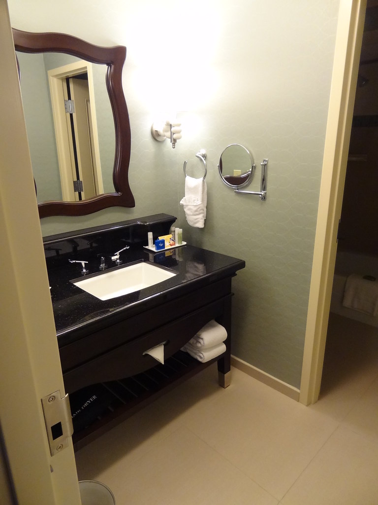 2 Bedroom Suite 21032105 at Disneyland Hotel in Anaheim,… Flickr