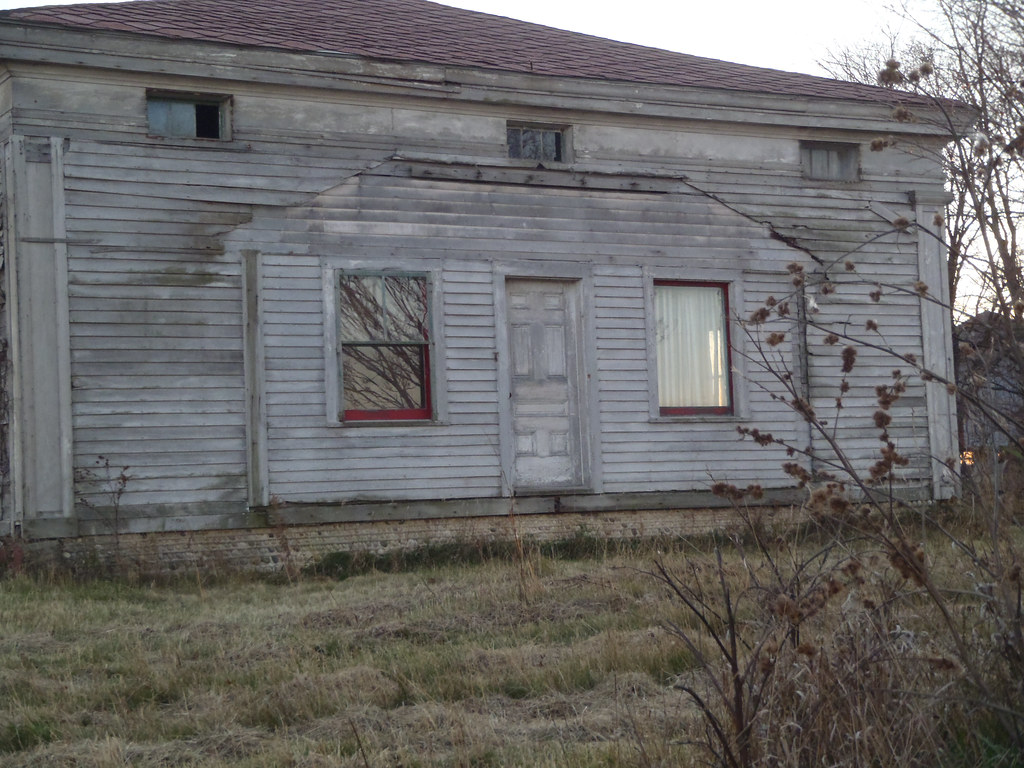 Abandoned House in Burlington Wisconsin 20111117 tofightfortheright