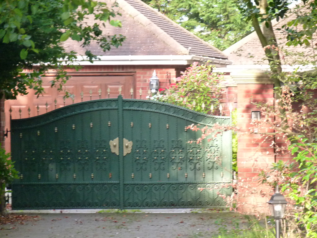 Freshfield Rd Freshfield Gardens 2011 08 26 2 Tony Formby & Southport