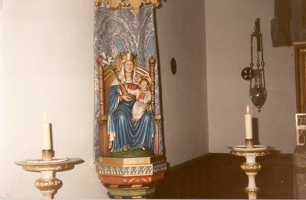 Statue of Our Lady of Walsingham, in the Slipper Chapel Flickr
