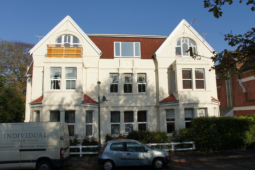 Pine Tree Court (Carlisle House), 67 Pine Tree Glen, Bour… Flickr