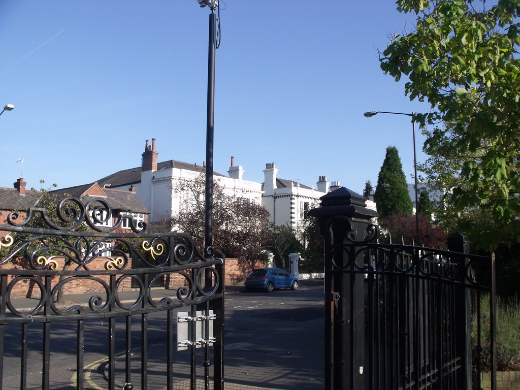 Jephson Gardens, Leamington Spa gate to Newbold Terrace a photo on