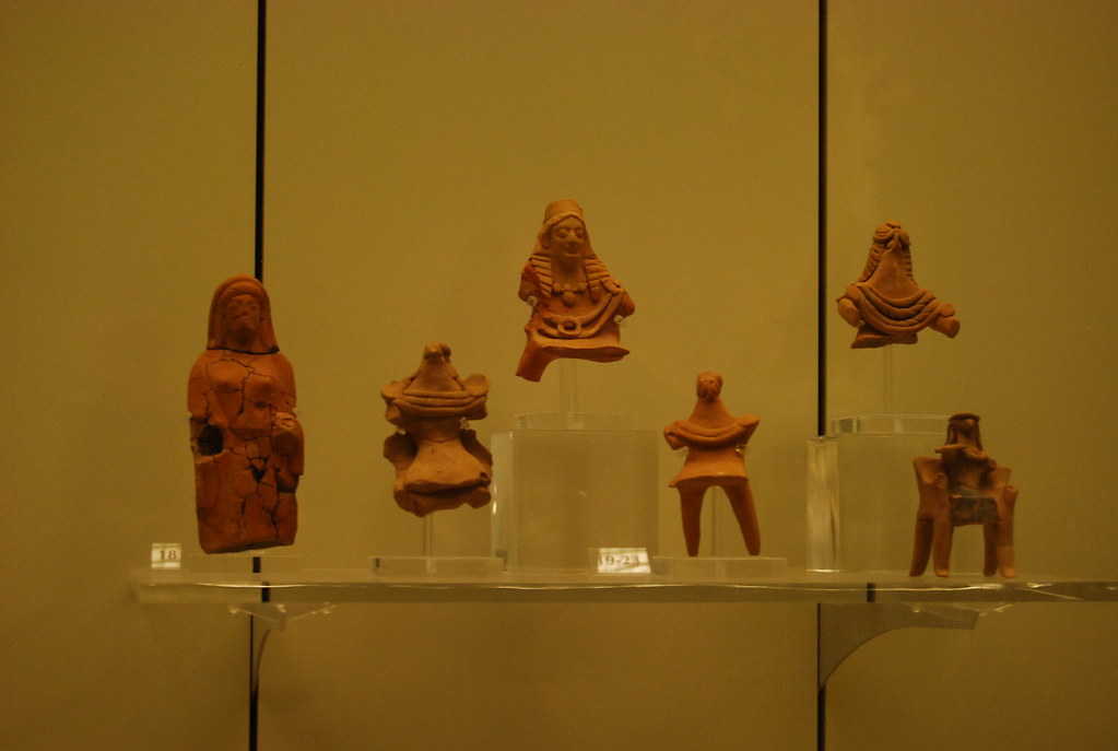Female figurines Female figurines. Mycenae, Greece. Heidi Kontkanen