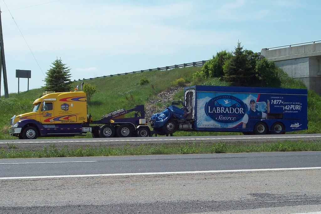Metro Towing 4axle Freightliner tow truck and Labrador Wa… Flickr