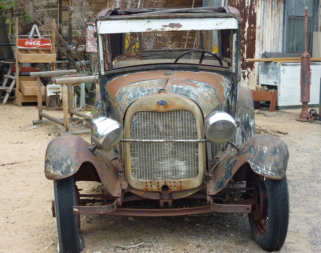 Classic car outside the Hackberry General Store (P1040562a… Flickr