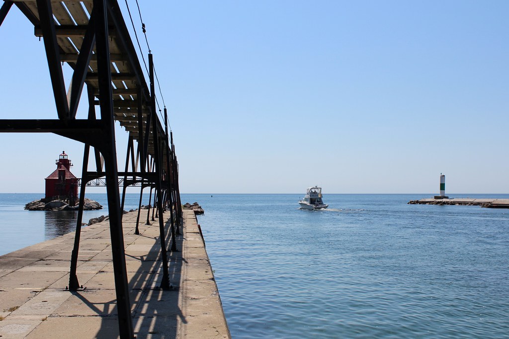 Sturgeon Bay Ship Canal Pierhead Lights Sturgeon Bay Ship … Flickr