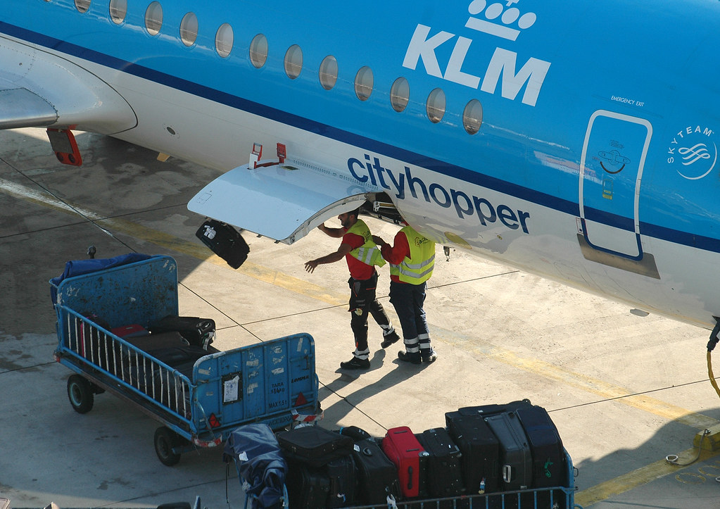 The flying suitcase Flickr album Frankfurt October 2011.… Flickr