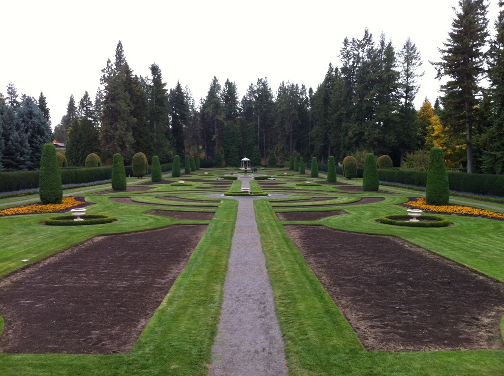Gardens in Spokane violetblueiris Flickr