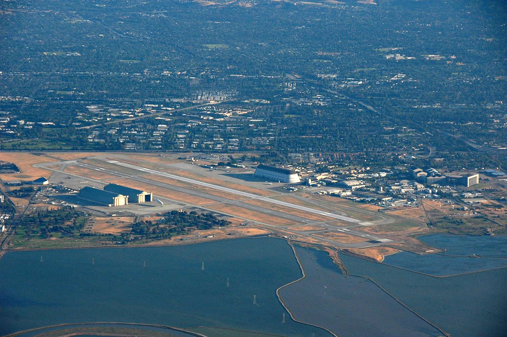 Moffet Field and NASA Aimes Aerial view of Moffet Field an… Flickr