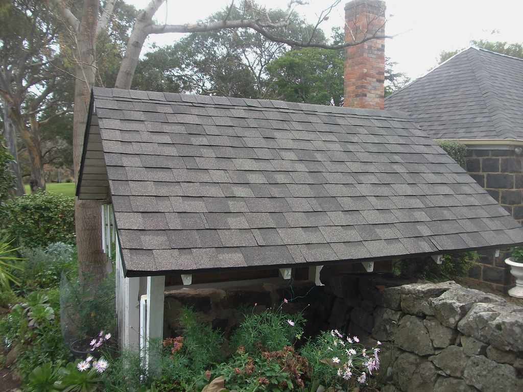 IKO Cambridge Weatherwood Laminated Asphalt Shingles a photo on