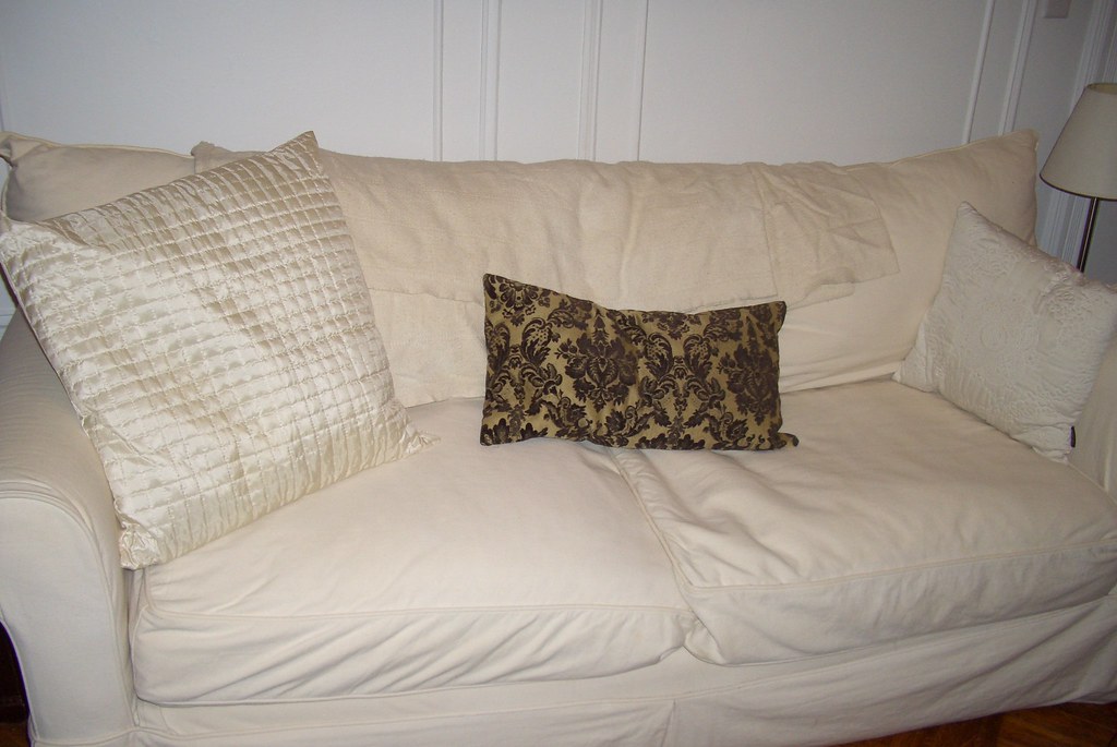 CIMG1844 Jennifer Convertible Shabby Chic Couch with King … Flickr