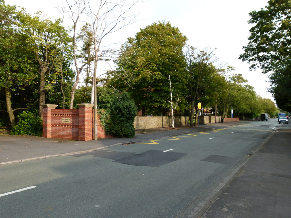 Freshfield Rd Freshfield Gardens 2011 08 26 4 Tony Formby & Southport